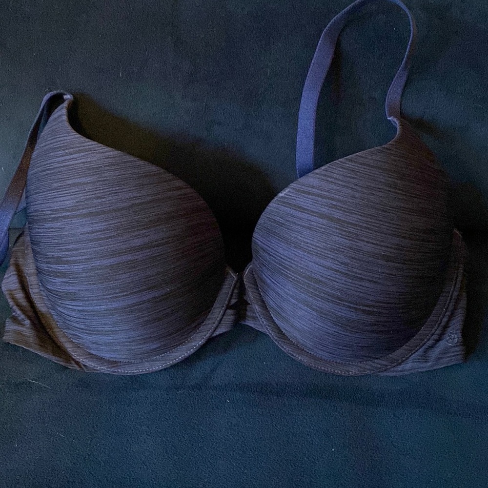 Victoria’s Secret 36C bra